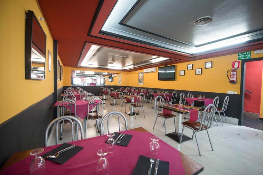 VillalbaenP29's tweet photo. Bar #Restarurante Alvano´s, #P29deVillalba, ofrece #desayunos y #menús de diario a precios muy económicos. Dispone de estupendas instalaciones, muy cómodas para sus clientes: una gran barra y zona de #bar, amplios salones #comedor y #terraza exterior. https://t.co/wos7Ej0vN1 https://t.co/oaUBHeClGD