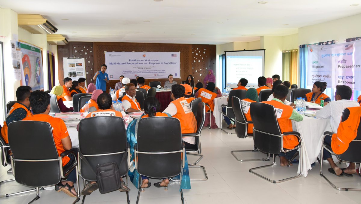 PankaPaul's tweet photo. Cyclonic storm #Mocha is likely to hit Bangladesh-Myanmar coasts on May 15.

@UNDP_BD together with Govt, @StatePRM, @NorwayAmbBD, @ifrc, @BDRedCrescent, has been organizing prep meetings and workshops on cyclone preparedness and response in #CoxsBazar.
#CycloneMocha #StaySafe https://t.co/7EvgxGUQh9