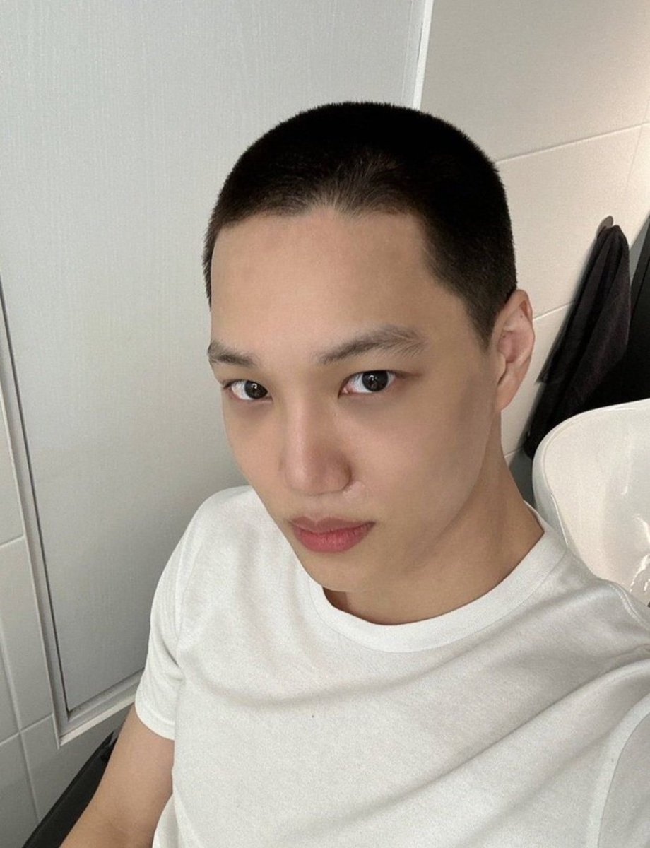 پس چرا از اون عکسای دست جمعی ک با کله کچل همدیگه مینداختن ندادن بهمون😭
<a href="/weareoneEXO/">EXO</a> <a href="/B_hundred_Hyun/">Baekhyun_EXO</a> <a href="/layzhang/">Lay Zhang</a>