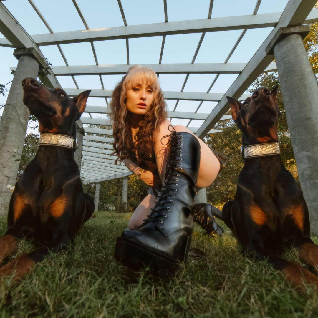 FutureproofPR's tweet photo. #NewMusicAlert💥 #OutToday smooth & sultry debut #EP #AlphaShe fm US #RnB artist @riabarkr all abt #femaleempowerment🔥 Check out Ria's stunning vocals & songwriting on this fantastic new release via your fave digital platform 👇🤩
#RBAS23 #NewMusicFriday
https://t.co/Gn1ppEwaex https://t.co/RvfbuwGjOf