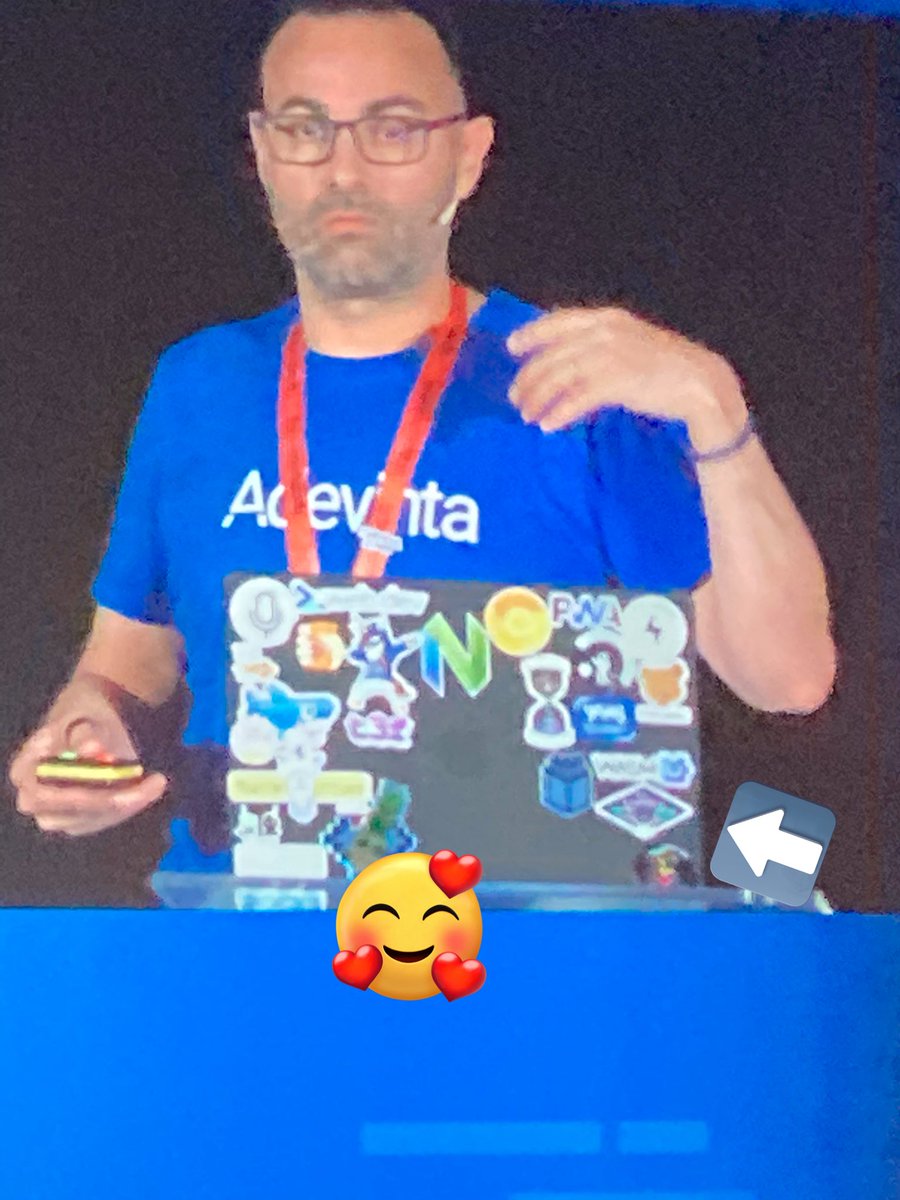 EvaMarcoD's tweet photo. @nucliweb trae a @penpotapp hasta el escenario principal de #CodemotionMadrid2023 https://t.co/bR738QlzRI