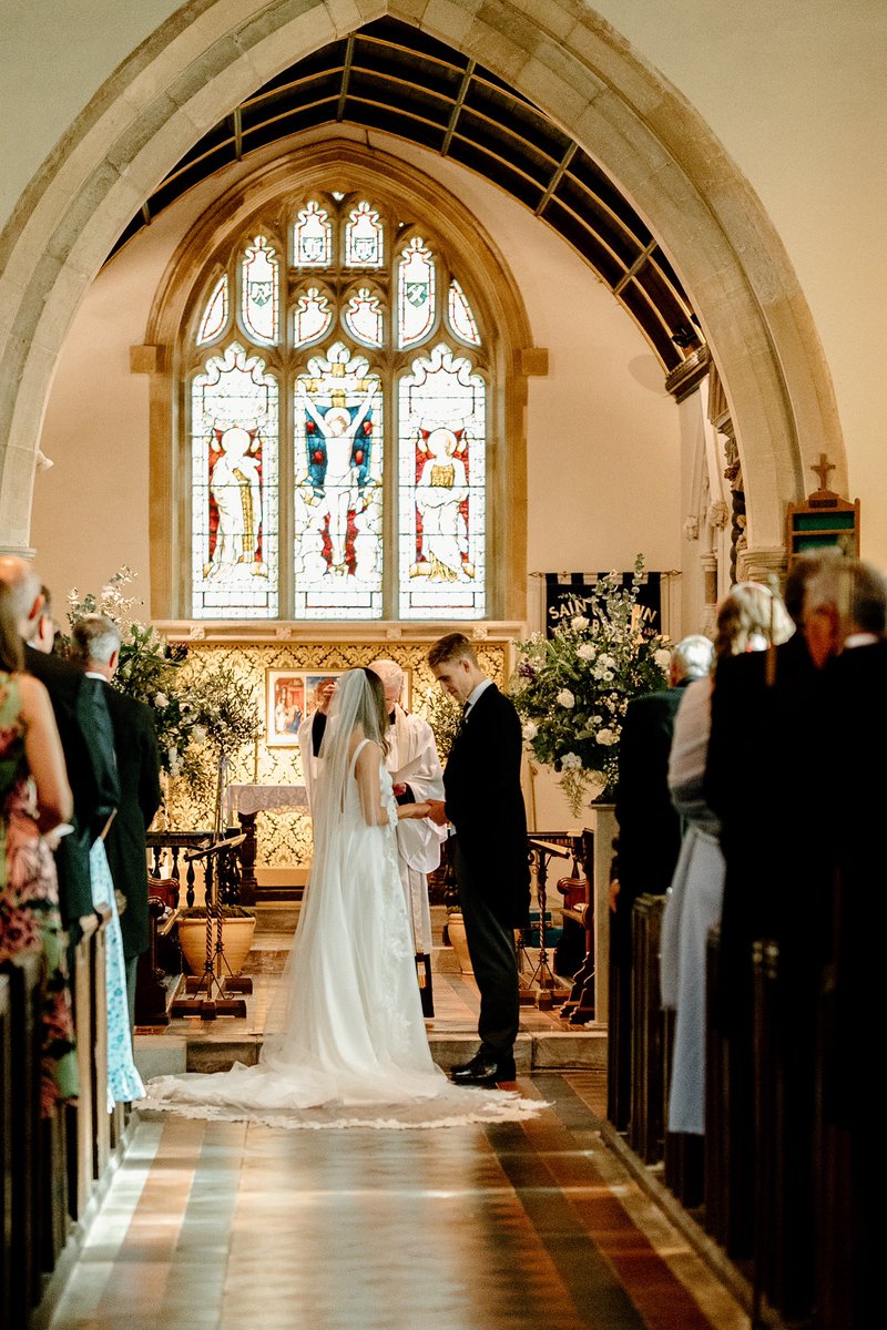 Dazzling blues, bows &amp; a whole lot of love! 💙🦋 Oh, how we wish we could go back to this gorgeous day!

Hattie and Jack truly "blue" us away with their wedding!

elmorecourt.com/journal/blues-…