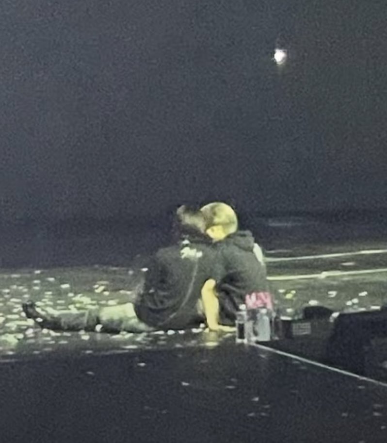 thinkminsung's tweet photo. them against the world. https://t.co/d2Oh63JnlK