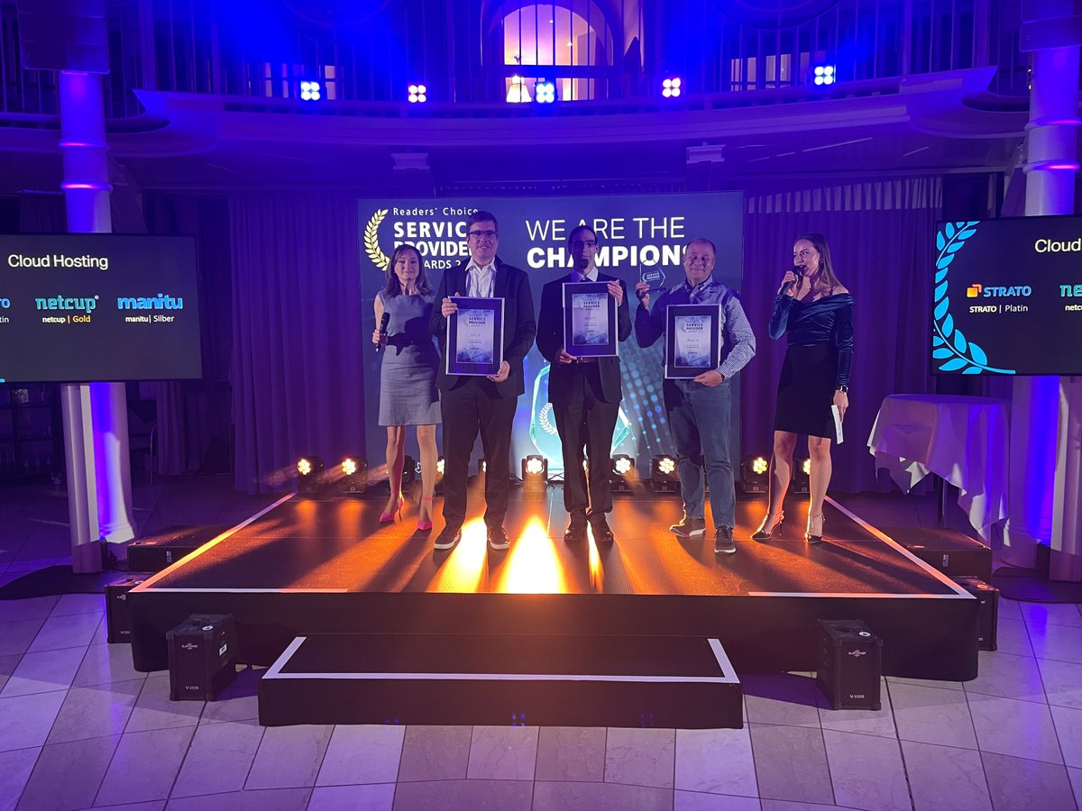 Und hier noch das Foto zu unserem Preis (Silber in der Kategorie Cloud Hosting) bei den Service Provider Award

Wir freuen uns mega!

Nochmal ein großes Danke an alle, die für uns abgestimmt haben!

Vielen Dank <a href="/vogelitakademie/">Vogel IT-Akademie</a> für die tolle Veranstaltung.