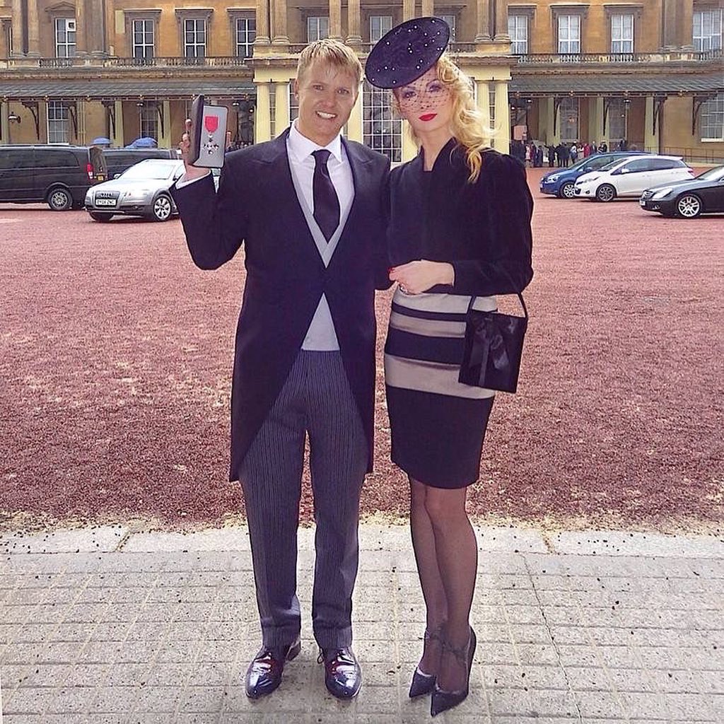 Best of British!!! 🇬🇧 My nails with a Coronation Confetti design, created by <a href="/ShreenGayle/">Shreen Gayle Works</a> for heritage nail brand <a href="/LeightonDennyEN/">Leighton Denny Expert Nails</a> who’s founder <a href="/Leighton_Denny/">Leighton Denny MBE</a> has a Queen’s Honour MBE for services to the Beauty industry #leightondenny #nails #britishbrand #ninataylor #handmodel