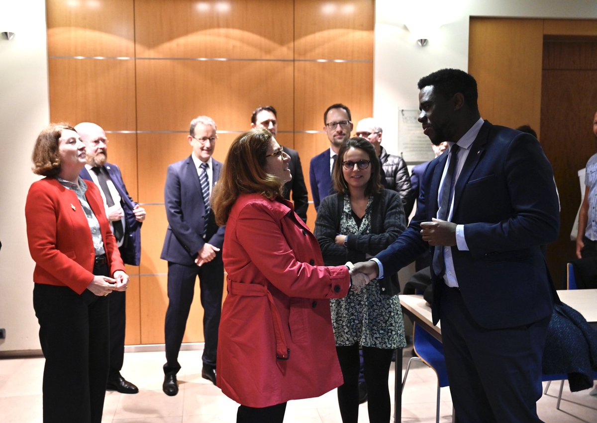 SoniaBackes's tweet photo. Merci à @MarieLebec78, @Chambon_julien et aux élus locaux de m'avoir accueillie à @villehouilles.

Délivrance de passeports, crise de l'engagement citoyen, proximité de l’État : nous sommes au travail pour vous apporter des solutions et répondre aux demandes des Français. https://t.co/IvS41kHjqu
