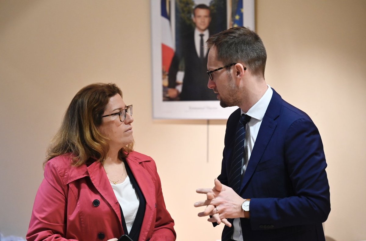 SoniaBackes's tweet photo. Merci à @MarieLebec78, @Chambon_julien et aux élus locaux de m'avoir accueillie à @villehouilles.

Délivrance de passeports, crise de l'engagement citoyen, proximité de l’État : nous sommes au travail pour vous apporter des solutions et répondre aux demandes des Français. https://t.co/IvS41kHjqu