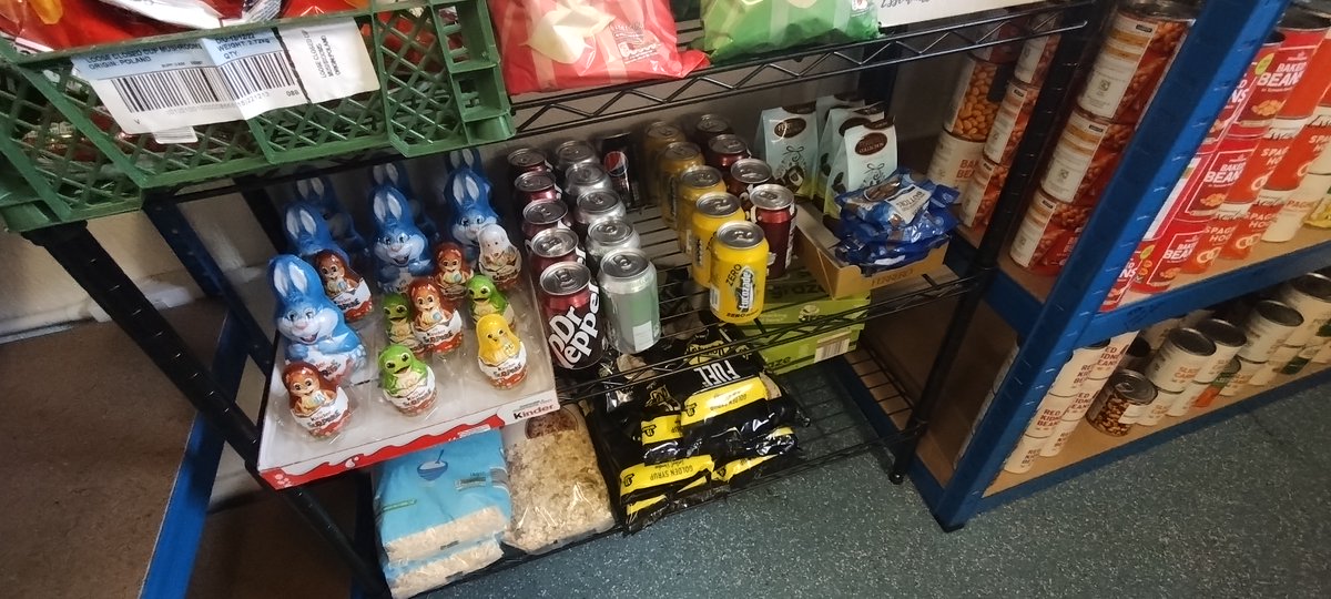 RT CastlelandBarry "Our #Foodshare service today has an abundance of delicious bread and pastries available for free! 🥖🥐🤤 Drop by at 12pm for our #warmspace and a free drink or just turn up at 2pm with a carrier bag and take a ticket number. #EndFood… "