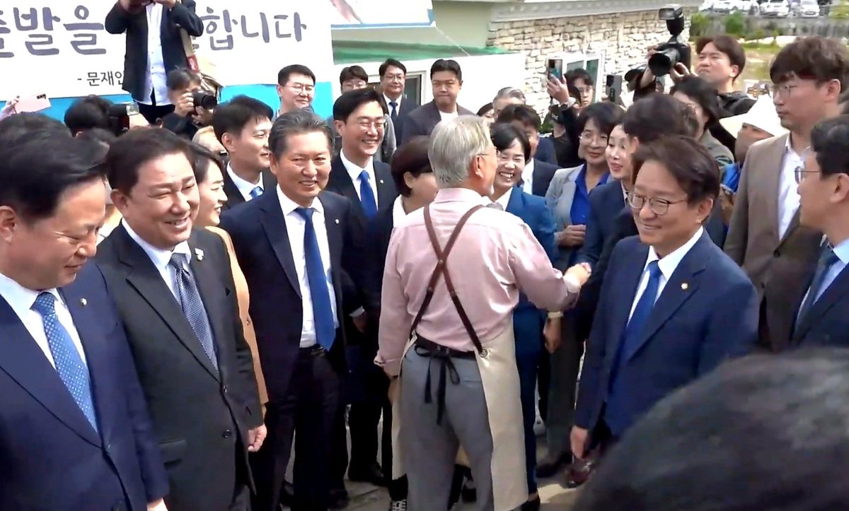 "의사는 까운을 입은 그 순간 그 어떤 환자도 차별하거나 구분해서는 안돼. 평등하고 공평하게 국대든 방화범이든 설령 살인범 일지라도 의사인 순간 만큼은 그 환자를 치유해야할 의무가 있어. 그게 의사로서의 숙명이고 책임이야."
'낭만닥터' 김사부의 말이다.
평산의 문프 마음이었다고 자위한다.