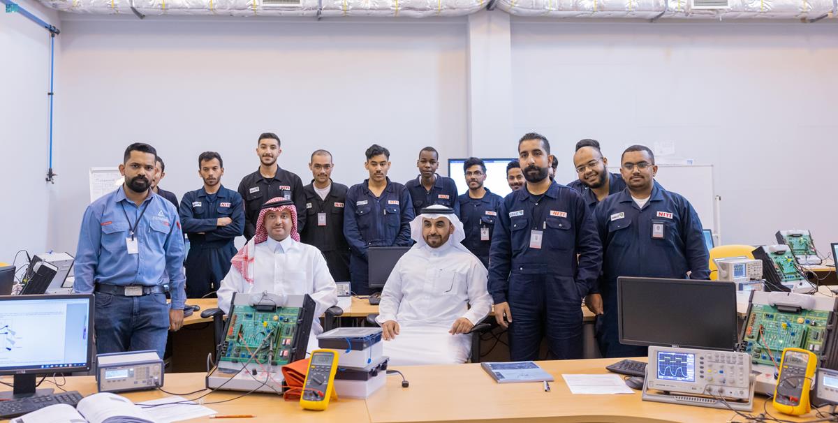 SPAregions's tweet photo. سمو محافظ الأحساء يزور المعهد الوطني للتدريب الصناعي NITI في المحافظة.
https://t.co/LvDcsOLNKI
#واس_عام https://t.co/yke53VuzZ8