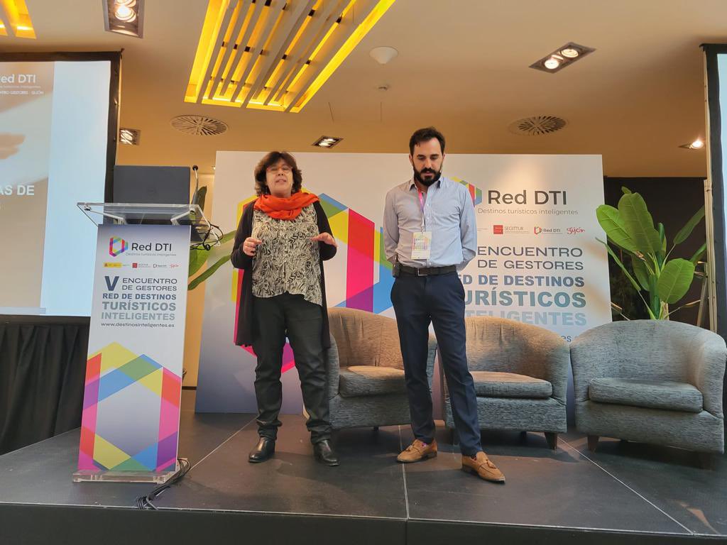 Red_DTI's tweet photo. Continúa el V Encuentro de Gestores de la @Red_DTI donde hoy se habla de #fuentesdedatos ,productos de #conocimiento para destinos y #Buenasprácticas #Ayudas https://t.co/dWL1hP2pB1