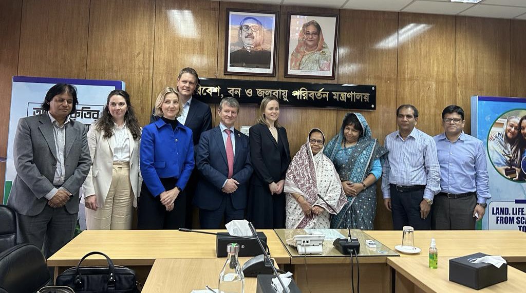 Håkon Arald Gulbrandsen (@norwayambbd) on Twitter photo As a global leader in #ShipRecycling industry, 🇧🇩 has the key role to play.
Great to join <a href="/RSSyrstad/">Ragnhild S. Syrstad</a> in a fruitful exchange with Industries Minister Mr Nurul Majid Mahmud Humayun and Ms.Habibun Nahar, Deputy Minister #MoEFCC as #BD is preparing to ratify #HKC in 2023.
🇳🇴🤝🇧🇩 As a global leader in #ShipRecycling industry, 🇧🇩 has the key role to play.
Great to join <a href="/RSSyrstad/">Ragnhild S. Syrstad</a> in a fruitful exchange with Industries Minister Mr Nurul Majid Mahmud Humayun and Ms.Habibun Nahar, Deputy Minister #MoEFCC as #BD is preparing to ratify #HKC in 2023.
🇳🇴🤝🇧🇩