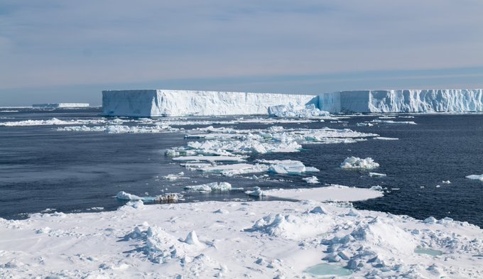 cdeualmeria's tweet photo. 🔍#ProyectoSpotlight
🌊En un 🆕 estudio del sur del #WeddellSea, #investigadores del @TiPACCs_EU colaboran para revelar que el agua densa que fluye por el #vertiente puede empujar el #agua caliente hacia arriba, alcanzando la plataforma #continental 🌡️
https://t.co/imVRL9o9Vd https://t.co/Q3D8UFNOBH