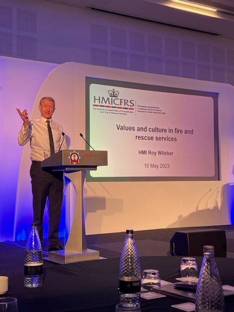 HMICFRS's tweet photo. HM Inspector of Fire & Rescue Services @RoyWilsher is speaking at the @NFCC_FireChiefs conference today about our recent report on values and culture in fire and rescue services.
Read it here:
https://t.co/6MPGzNm9O8
#NFCCSpringConf https://t.co/cbyIoWY9nW