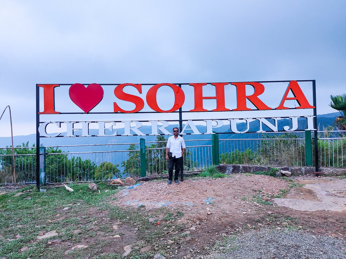 arashiq11's tweet photo. Cherapunji, Shillong https://t.co/uirUEsNVhx