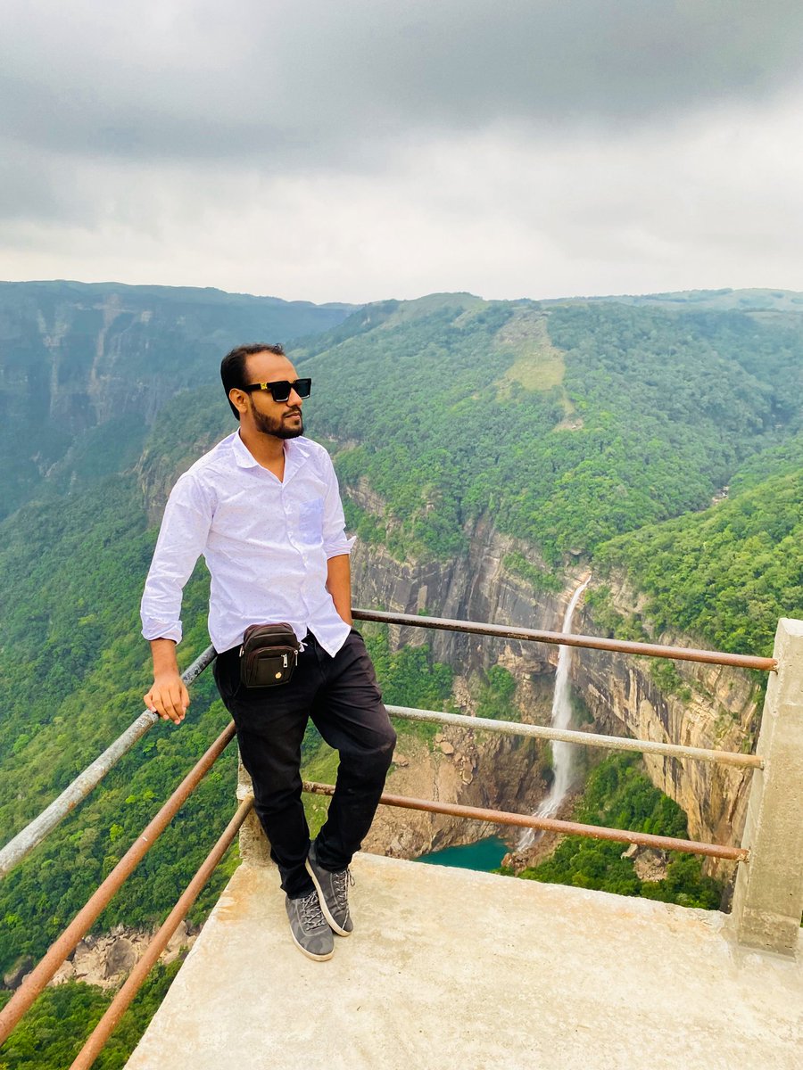 arashiq11's tweet photo. Cherapunji, Shillong https://t.co/uirUEsNVhx