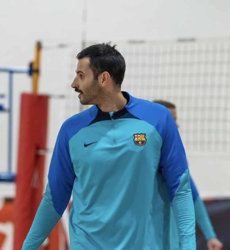 ONDA DEPORTIVA VALENCIA (@odvalencia) on Twitter photo #Voley 🏐
Primer fichaje del <a href="/ConqueridorV/">Léleman Conqueridor Valencia</a> para la próxima temporada
✅El central brasileño <a href="/AndersonGrossii/">Anderson Grossi</a> se incorpora al equipo valenciano procedente del <a href="/FCBVoleibol_/">Barça Voleibol</a>
🎙️A las 15:00 hablamos con él en <a href="/ODValencia/">ONDA DEPORTIVA VALENCIA</a>
📻90.9FM
📱App Onda Cero y Twitter
💻Web Onda Cero #Voley 🏐
Primer fichaje del <a href="/ConqueridorV/">Léleman Conqueridor Valencia</a> para la próxima temporada
✅El central brasileño <a href="/AndersonGrossii/">Anderson Grossi</a> se incorpora al equipo valenciano procedente del <a href="/FCBVoleibol_/">Barça Voleibol</a>
🎙️A las 15:00 hablamos con él en <a href="/ODValencia/">ONDA DEPORTIVA VALENCIA</a>
📻90.9FM
📱App Onda Cero y Twitter
💻Web Onda Cero
