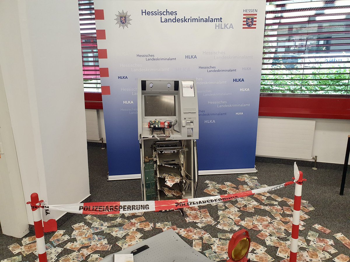 BoschPresse's tweet photo. #BoschBuildingTechnologies stellt heute mit dem @LKA_Hessen Lösungen auf einer Pressekonferenz des #Hessischen #Innenministeriums zum Thema #Geldautomatensprengung vor. Das Ziel: #Geldautomatensprengung verhindern!

#Bankensicherheit #Sicherheitstechnik #AllianzGeldautomaten https://t.co/RzAYSQXSFC