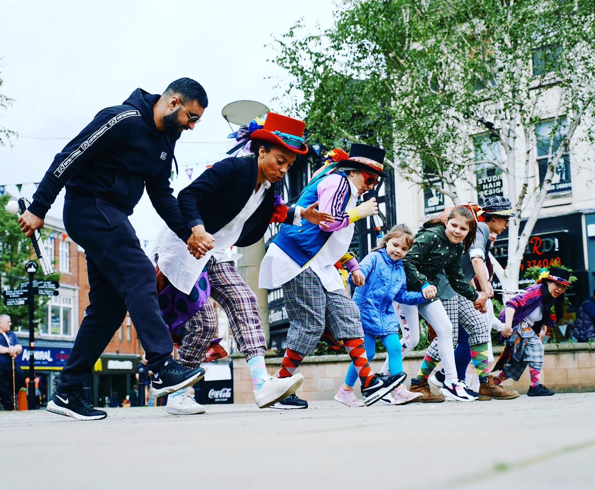 FolkDanceRemixd's tweet photo. R work is cross cultural &amp;  inter generational..we look at the similarities of steps from the folk dance world &amp; street dance world..hip hop styles we believe r the folk steps, trends of the day. We want to get people to laugh,smile,connect,make new friends 📷Sam McQueen ☀️🕊️🌎❤️ https://t.co/Ud4Z9sqXMg