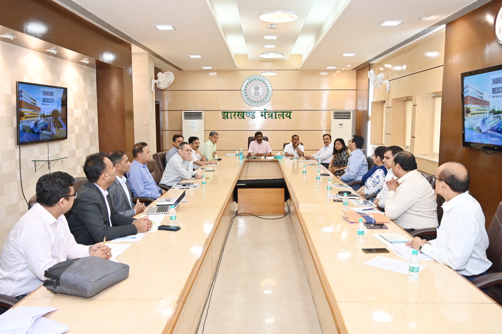 CM सोरेन ने की अधिकारियों के साथ उच्च स्तरीय बैठक, RINPAS की 76 एकड़ जमीन पर बनेगी झारखंड मेडिको सिटी-CM Soren holds high level meeting with officials, Jharkhand Medico City to be built on 76 acres of RINPAS land