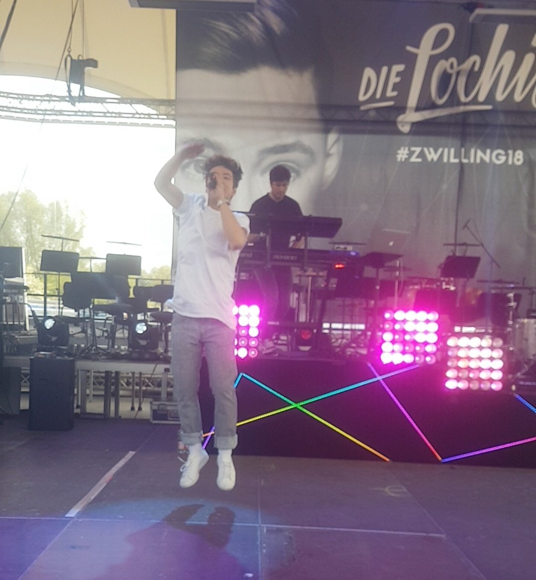 Michelleeee tweet media