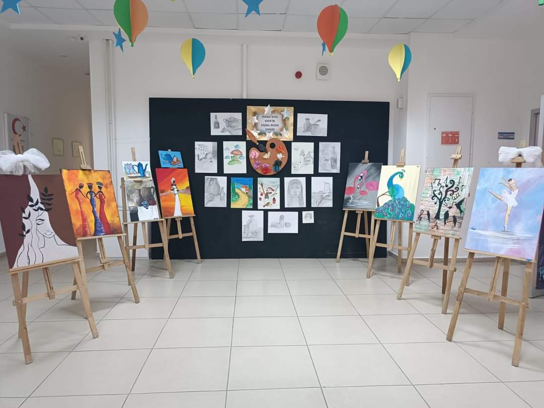 KesanBahcesehrK's tweet photo. Ortaokulumuz 6/A sınıfı öğrencilerimizden Feride Asya EKER'in Kişisel Resim Sergisi okulumuzun lobisinde açıldı.

#kampüstesanatvar
#bahçeşehirkoleji
#kesanbahcesehirkoleji https://t.co/OKZiC6ZP5p