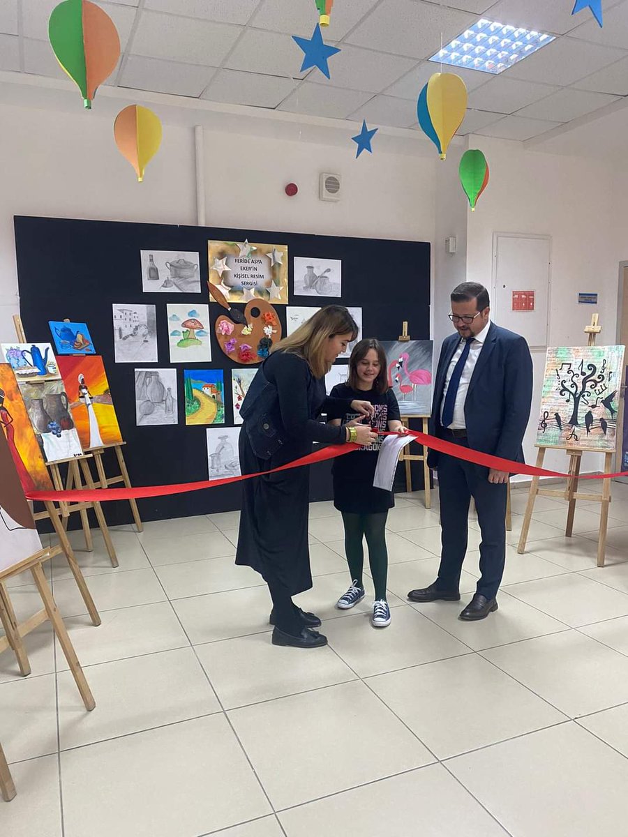 KesanBahcesehrK's tweet photo. Ortaokulumuz 6/A sınıfı öğrencilerimizden Feride Asya EKER'in Kişisel Resim Sergisi okulumuzun lobisinde açıldı.

#kampüstesanatvar
#bahçeşehirkoleji
#kesanbahcesehirkoleji https://t.co/OKZiC6ZP5p