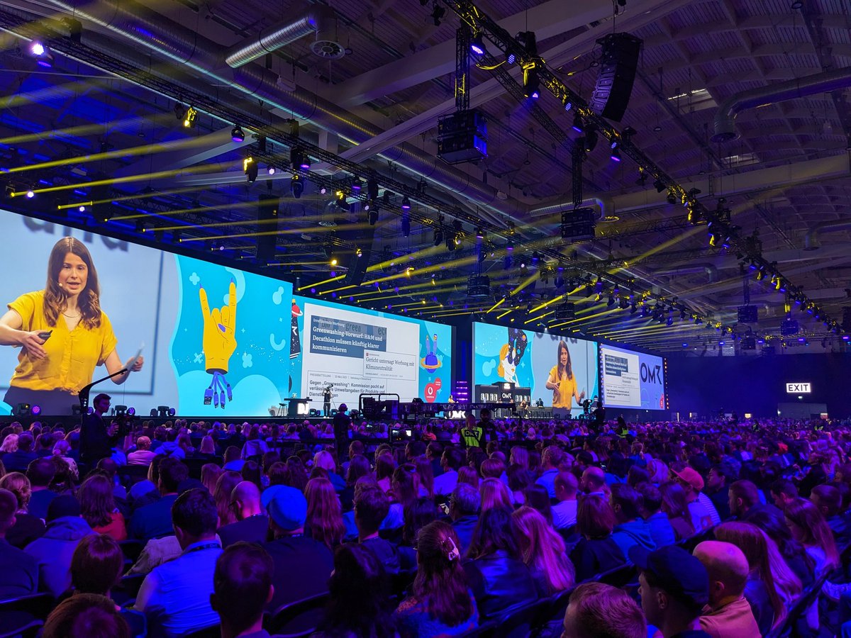 wasmitmedia's tweet photo. Komplett voller Saal bei @Luisamneubauer bei #OMR23 https://t.co/EyQntabns3