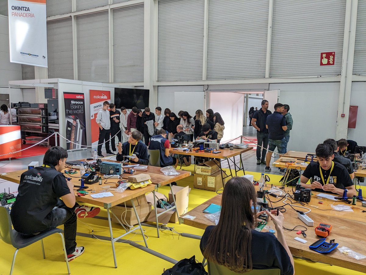 Elektronikadb tweet media