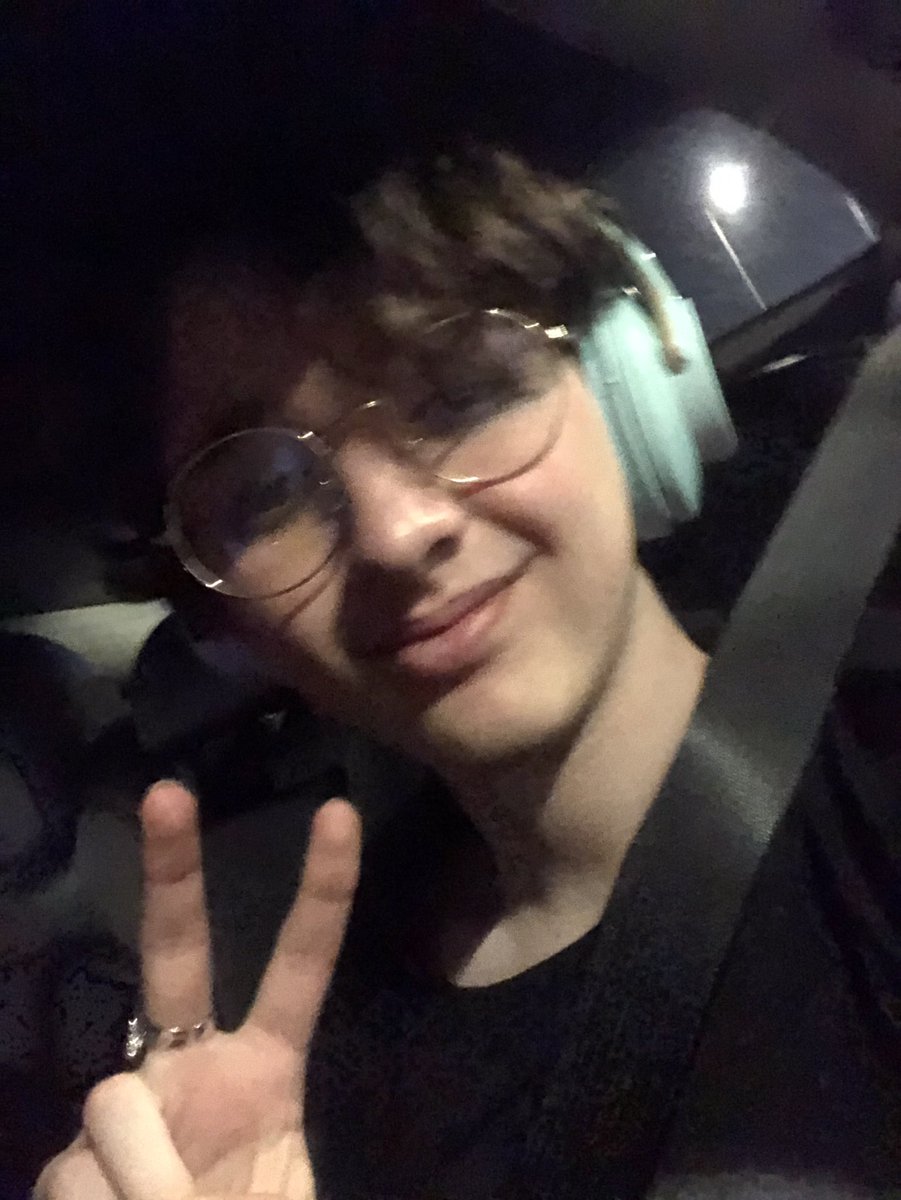 Titan_Fn's tweet photo. From these pictures what would you say my gender identity is https://t.co/0xLFGr2Uux