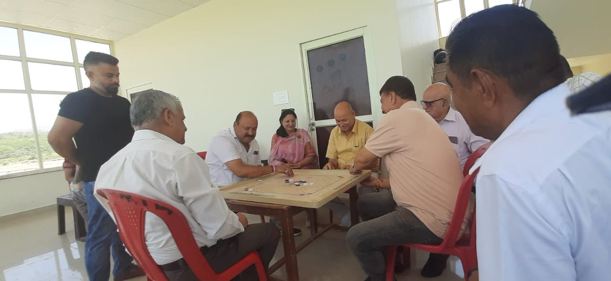 veteran level tournamnet is organised by Department of Youth Services &amp; Sports , District Jammu in the discipline of Chess &amp; Carrom at Khel Gaon Nagrota
almost 30 veteran including Ex-Major,  Ex-Brigadier , and  Ex- Goverment servent were participated and share their experiance
