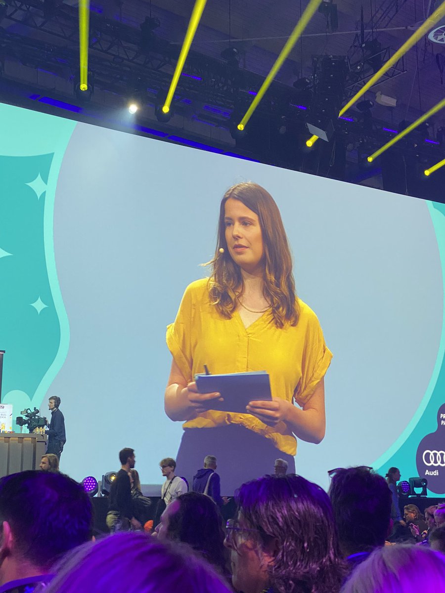 „Wir haben noch 7 Jahre Zeit. Dieses Jahrzehnt ist entscheidend!“ Mitreißende Keynote von <a href="/Luisamneubauer/">Luisa Neubauer</a> bei der #OMR2023 #NetZero #greenwashing #ClimateAction