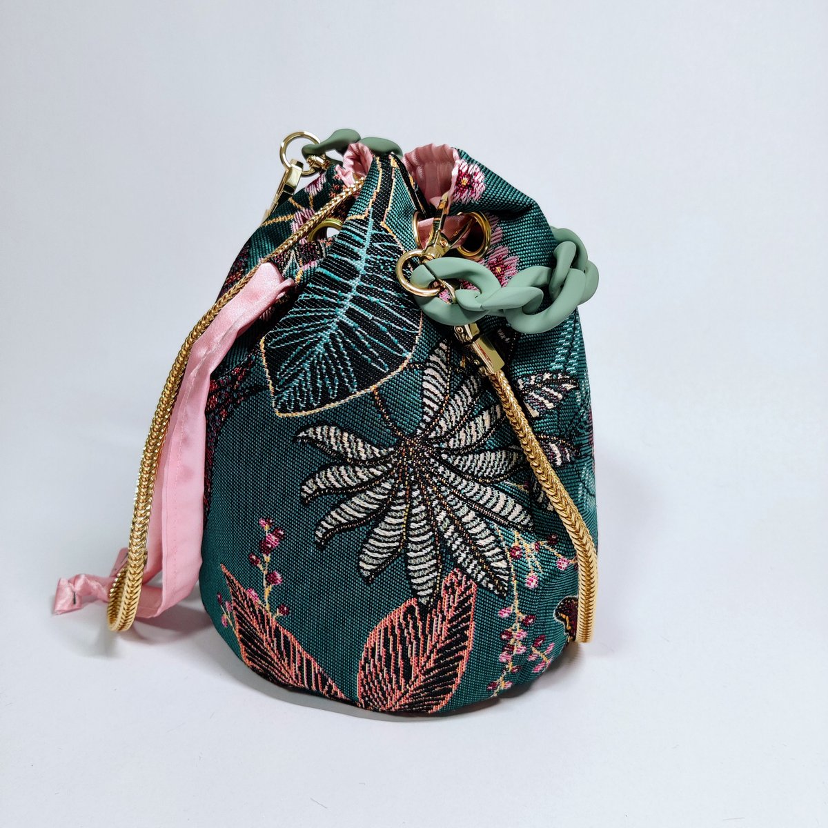_LORDNOV_'s tweet photo. - Tiffany Line - #LysyBag by #Lordnov #LordnovIndustries
🛒https://t.co/sp4djK2N3m
#fashion #fashionstyle #fashionbrand #trend #BORSA #BorsaSecchiello #Secchiello #brand #MadeinItaly #new #Today https://t.co/64Jyz46EKc