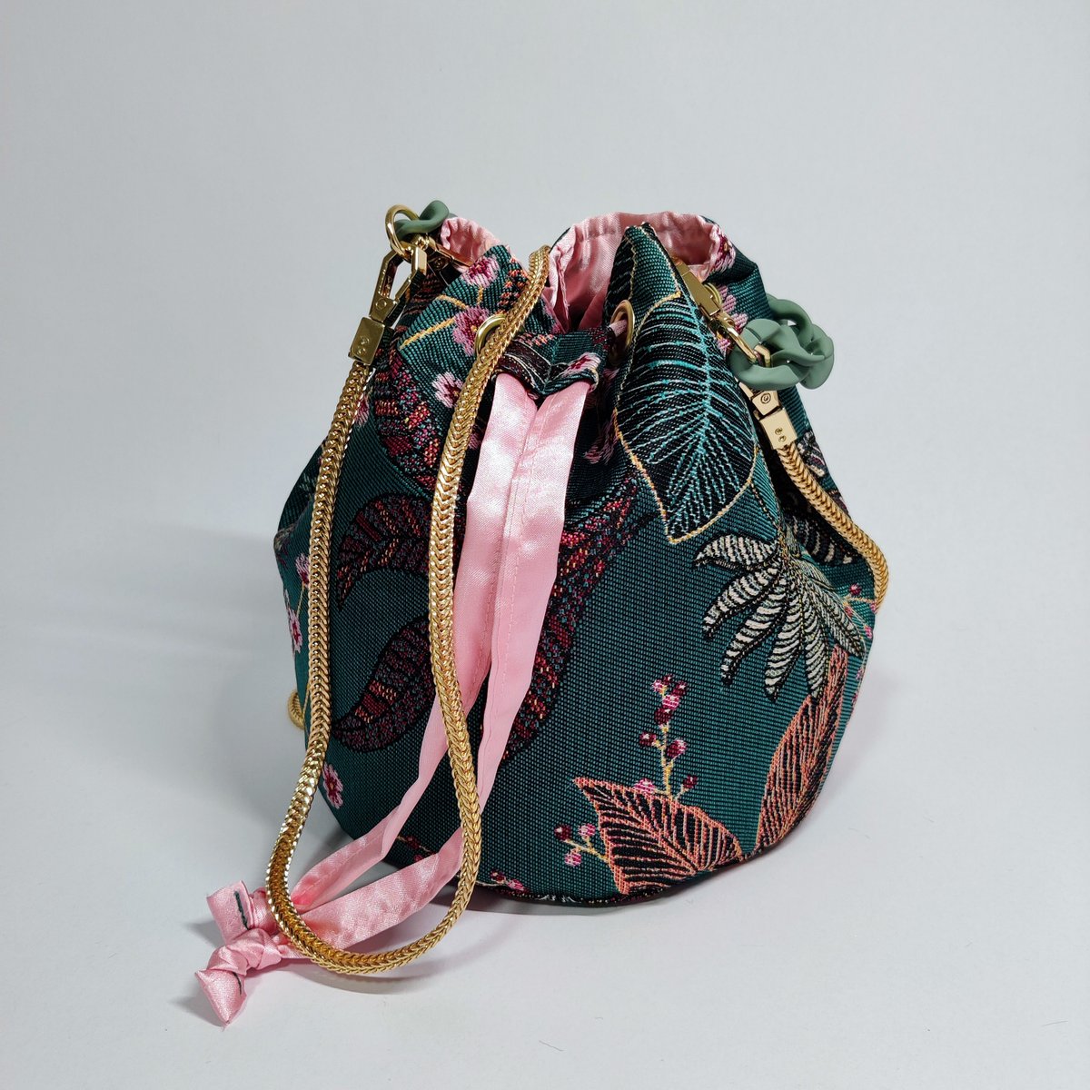 _LORDNOV_'s tweet photo. - Tiffany Line - #LysyBag by #Lordnov #LordnovIndustries
🛒https://t.co/sp4djK2N3m
#fashion #fashionstyle #fashionbrand #trend #BORSA #BorsaSecchiello #Secchiello #brand #MadeinItaly #new #Today https://t.co/64Jyz46EKc
