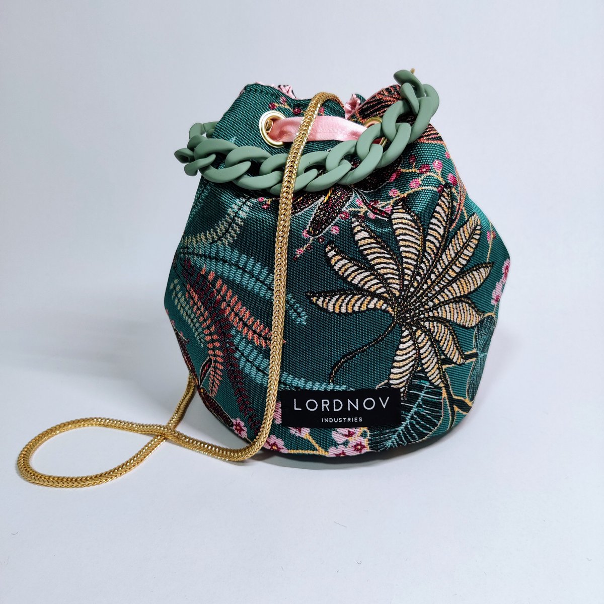 _LORDNOV_'s tweet photo. - Tiffany Line - #LysyBag by #Lordnov #LordnovIndustries
🛒https://t.co/sp4djK2N3m
#fashion #fashionstyle #fashionbrand #trend #BORSA #BorsaSecchiello #Secchiello #brand #MadeinItaly #new #Today https://t.co/64Jyz46EKc