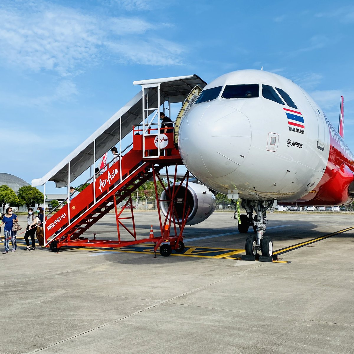 ZengoMay's tweet photo. RHS disembarkation; a first for me. How common is this?
#avgeek #airport #disembark
@gotravelyourway @paul_winginit @JSS779 https://t.co/ojyilPaAg4