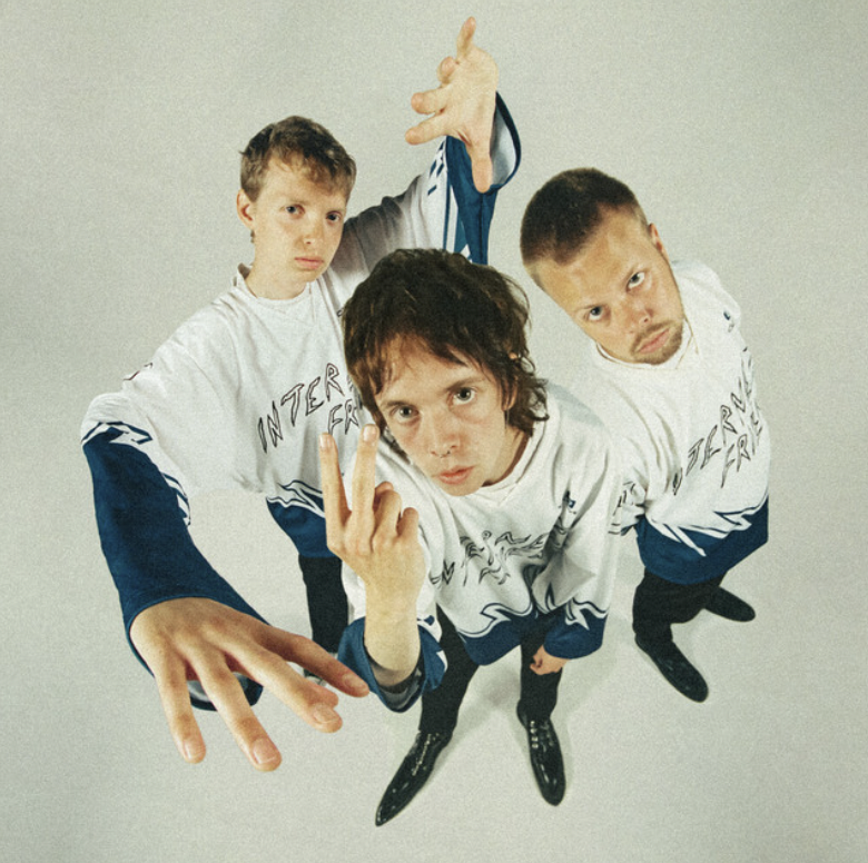 Amazing Radio tweet media