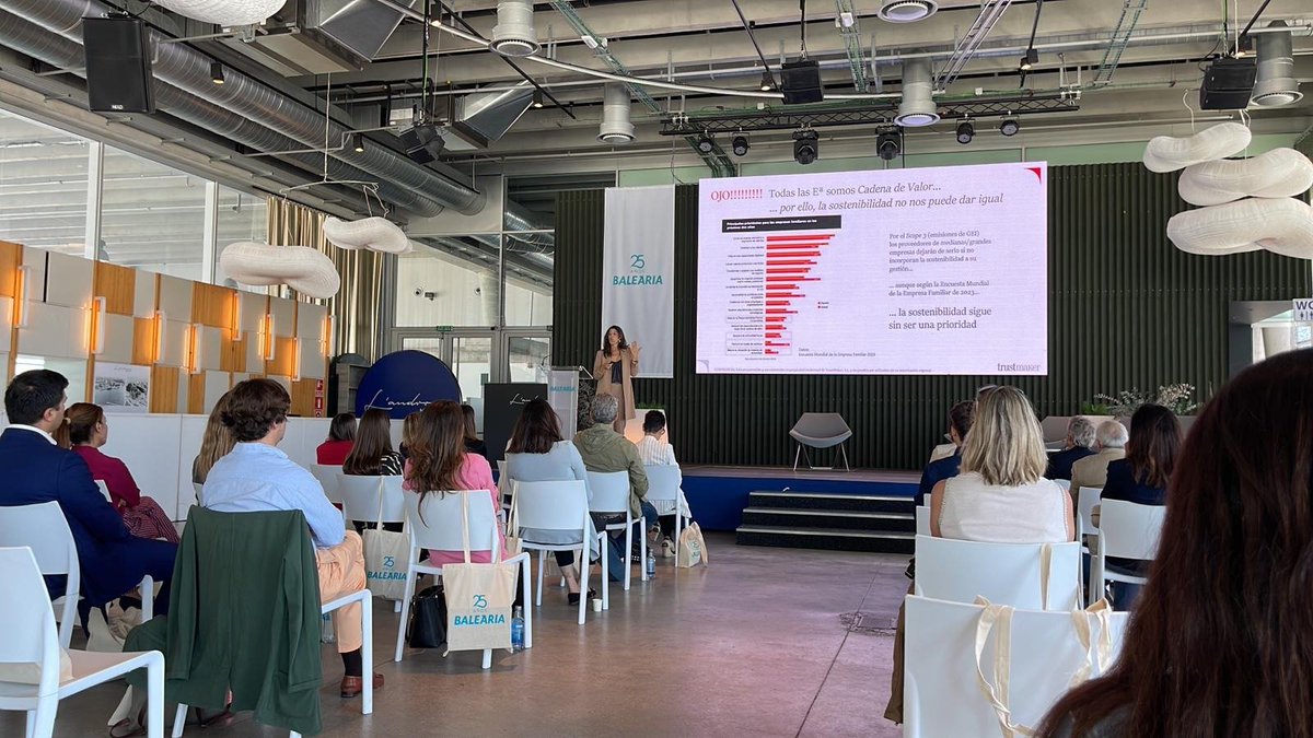 DircomCVM's tweet photo. "La #sostenibilidad es la nueva manera de hacer #negocios, es un requisito, la mayor palanca de transformación de los negocios y la sociedad".

@SandraSotilloF en la jornada "#Reputación y Sostenibilidad" de #DircomCVM que se celebra en la sede de Baleària en Dénia. https://t.co/tQxgPmpxum