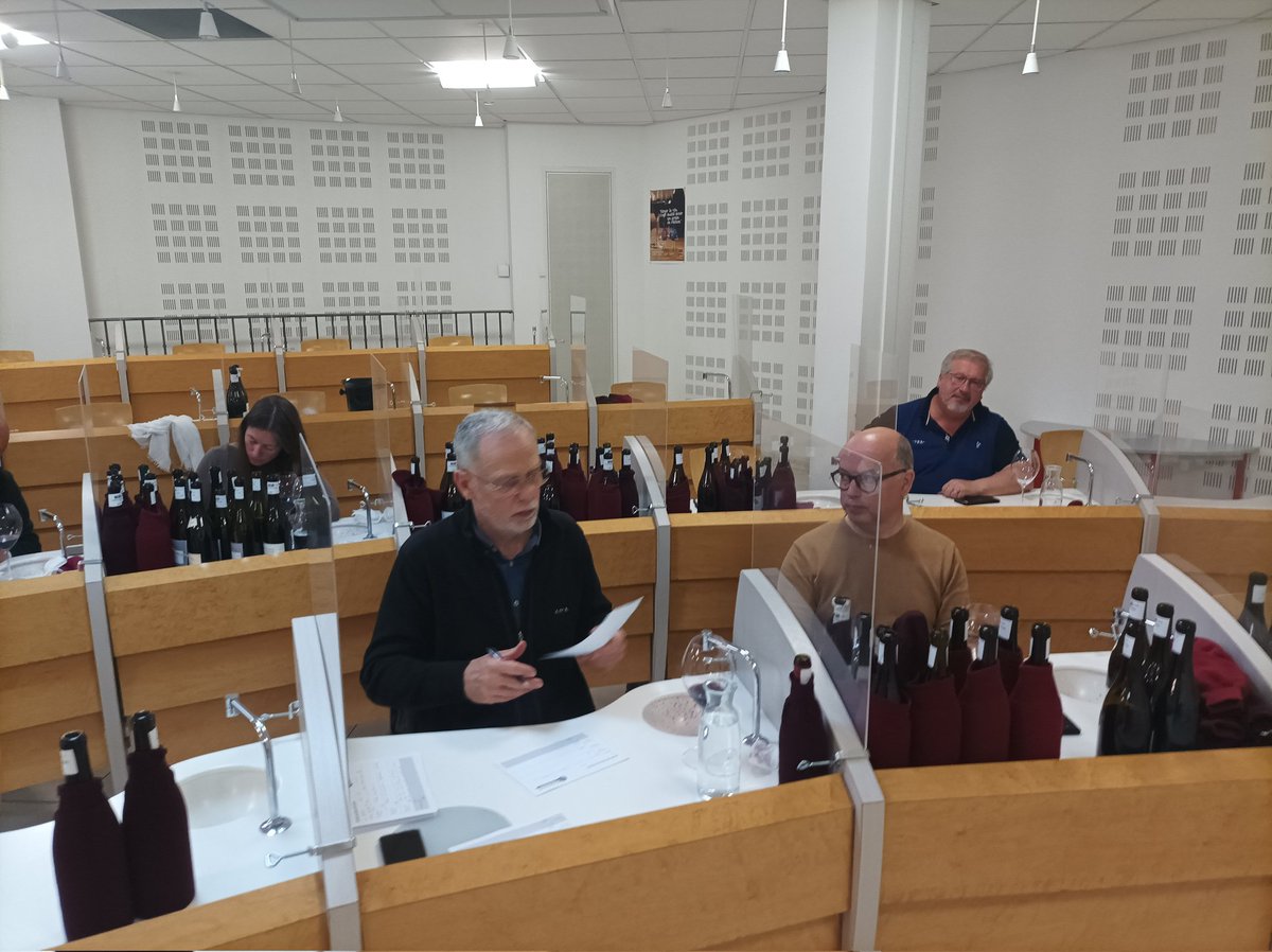 BourgogneAujou1's tweet photo. Les dégustations du millésime 2022 battent leur plein. Aujourd'hui #VosneRomanée #Chambolle #Nuits #Morey en vous village et 1er crus. Cet après midi les #GrandsCrus. La vie est belle avec les @VinsdeBourgogne https://t.co/K5KZK2VO2r