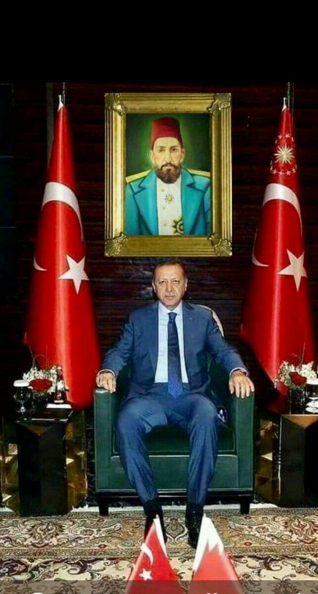 Derdin ne kadar büyük olursa olsun,
dermanının Allah olduğunu unutma.
Kim seni ne kadar üzerse üzsün, 
Allah her zaman seninledir hiç korkma.