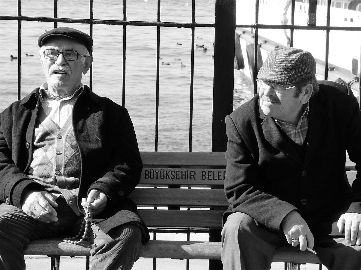 enjoying a sunny day #streetphotography #streetphoto #streetphotographer #streetlife #blackandwhitephotography #blackandwhitephoto #bnwphotography #bnw #Monochrome #portraits #monochromephotography #streetcaptures #İstanbul