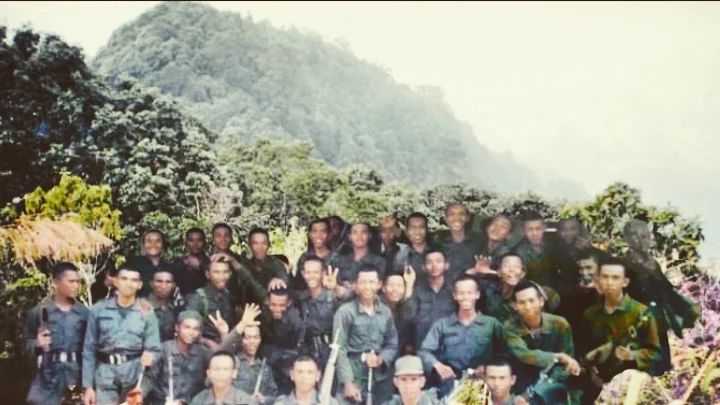 Dudy05403's tweet photo. Satu ompreng alumnus pasukin Bodrex...#gunungmanglayang  #jatinangor #panglimanusantara https://t.co/h1e3k3iOul