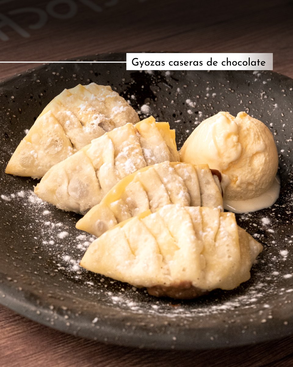 Sushi21Sbd's tweet photo. ¡La mejor parte de las dietas, es cuando llega el día trampa! 🫶

Si este fin de semana estáis pensando en cómo
saltaros la dieta, os lo ponemos más fácil con nuestros
postres.

🥢 Trufas de té verde
🥢 Cotton cheesecake
🥢 Coulant de chocolate
🥢 Gyozas caseras de chocolate https://t.co/PSuUAac6iy