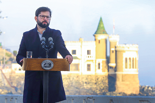 🗞️ #EnPortada 🔑 #DFFull | Boric extrema recorte de gastos: pide a servicios excedentes en cuentas corrientes y prohíbe celebraciones df.cl/economia-y-pol…