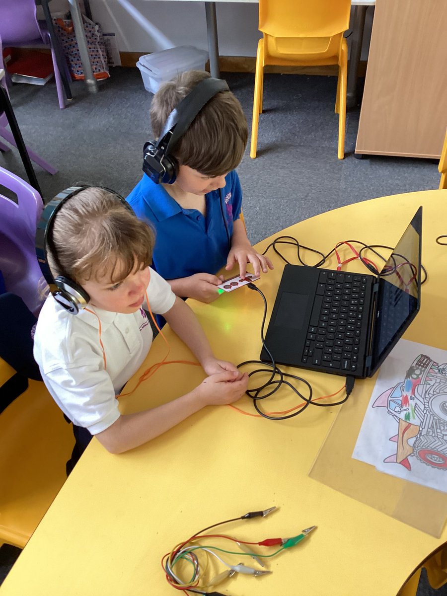 OWPSnightingale's tweet photo. We’re having a brilliant time using circuit boards and our Chromebooks to make musical instruments with @ConductiveMusic this morning. #OWPSMusic #OWPSSTEM #OwpsScience https://t.co/7w2GItstxt