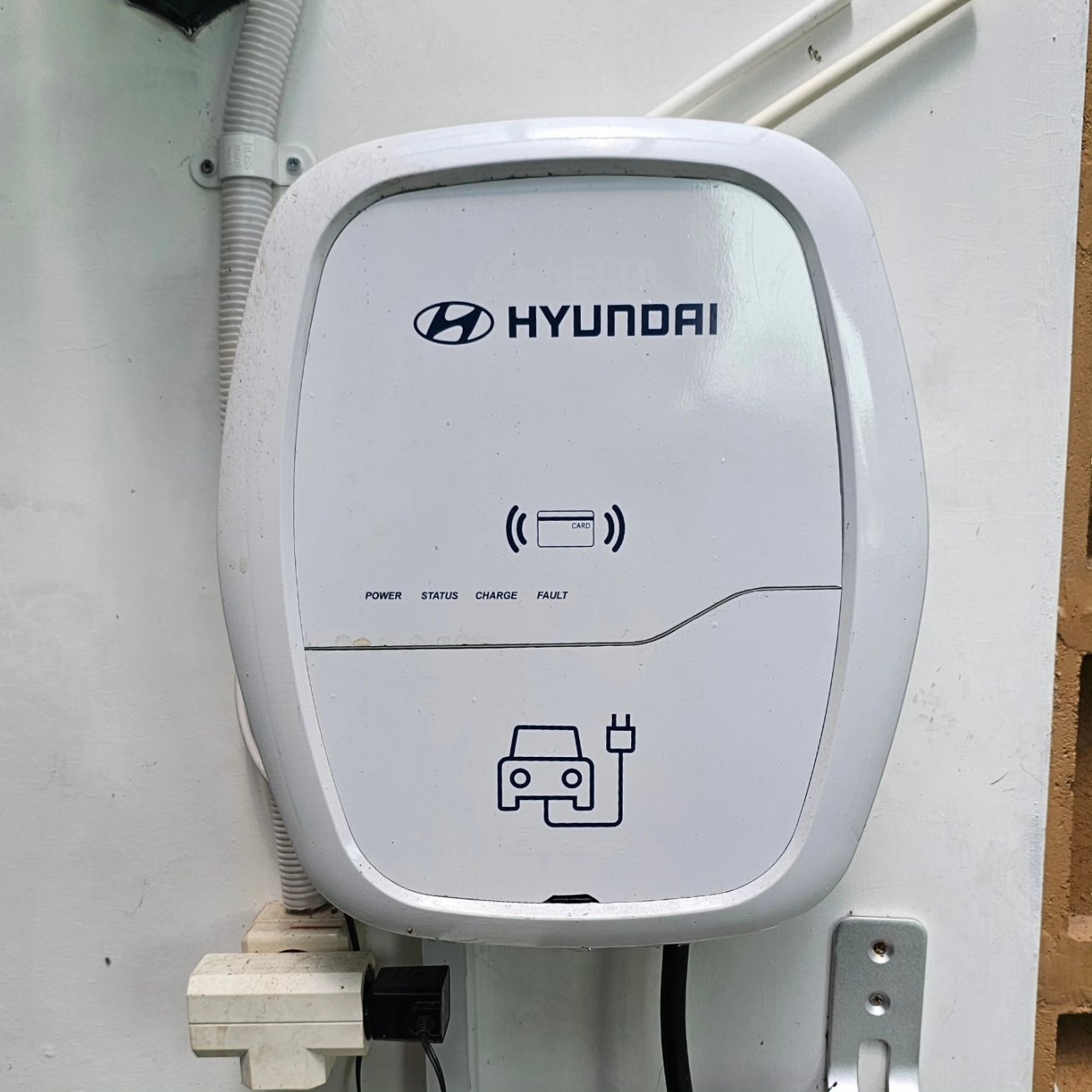 Wall sale charger hyundai