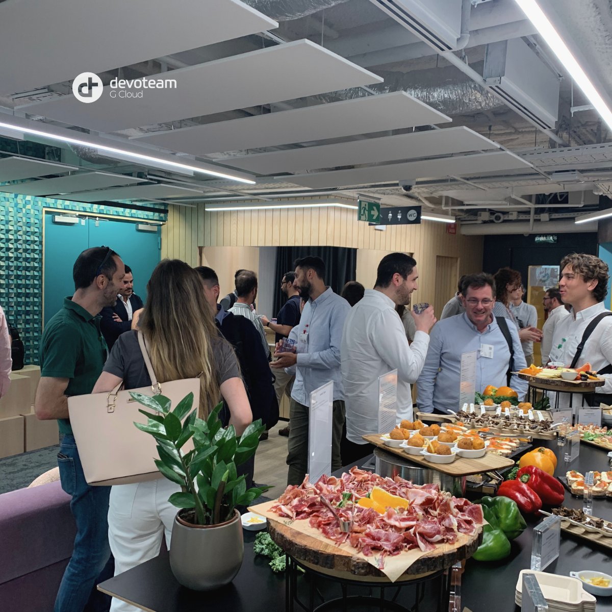 gcloud_es's tweet image. Agradecemos a nuestros clientes, @Clikalia_  e #INLAB, a nuestro equipo de expertos #LOreal y a nuestro partner @GoogleCloud_ES  por hacer posible este gran evento. ¡Y por supuesto, no podemos olvidarnos del networking y de las deliciosas tapas que disfrutamos! 🙌