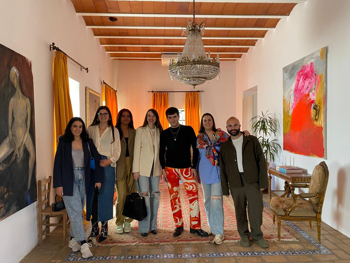 fundacionupo's tweet photo. 🪡 Estudiantes del Máster en Diseño, Gestión y Marketing de marcas de moda de la UPO visitan las instalaciones de @PalomoSpain, donde han tenido la oportunidad de conocer cómo trabaja el diseñador.
🗣 '¡Ha sido una experiencia inolvidable!'
Toda la info en https://t.co/YyYcnUkHG8 https://t.co/EW2CWdMaSJ