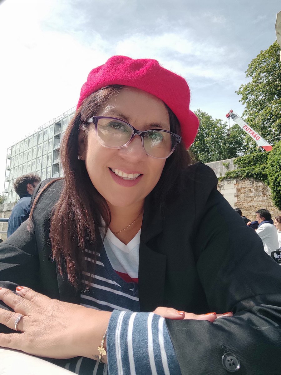 Madame36's tweet photo. @dchavezd Sube una foto y tu edad.
En tres meses #Mis50 🍀🥂❤️🎂
¡Feliz! 🗼 https://t.co/mW0xTyZK2H