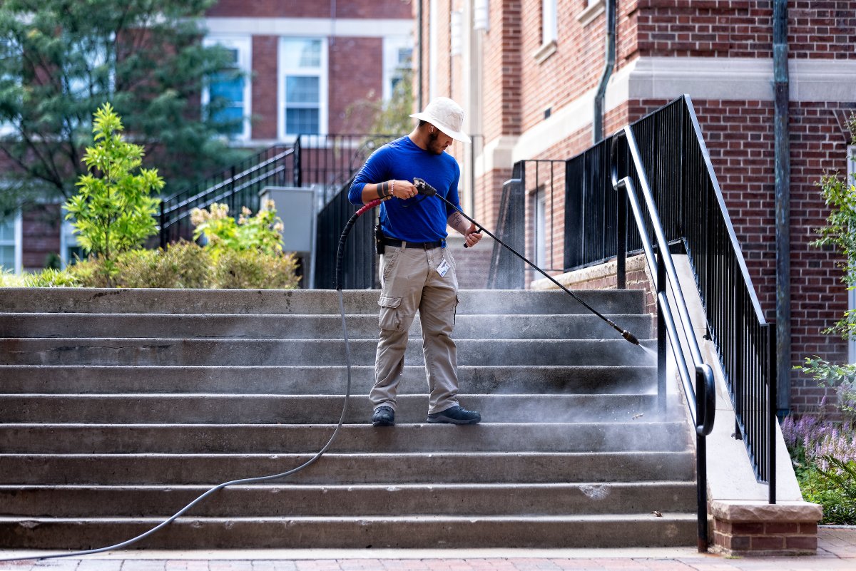 From entry-level positions to executives, learn about job opportunities available at UK at our job fair.

📆 Saturday, May 13; 10 a.m.-2 p.m.
📍 Gatton Student Center

More information → hr.uky.edu/jobfair